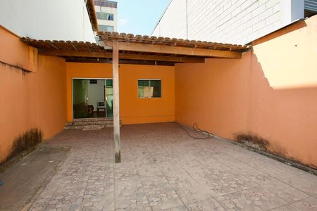 Garagem de casa para alugar com 3 quartos, 120m² em Europa, Contagem