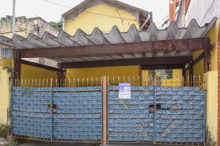 Fachada de casa à venda com 4 quartos, 270m² em Vila Ipojuca, São Paulo
