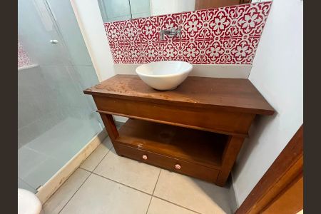 Casa para alugar com 105m², 2 quartos e 1 vaga Casa para alugar com 105m², 2 quartos e 1 vagaBanheiro