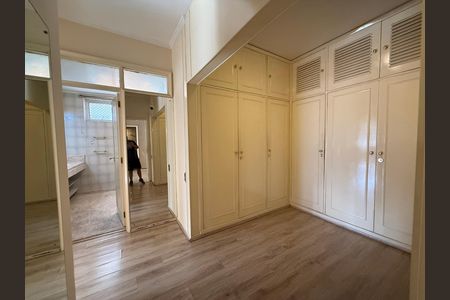 Apartamento para alugar com 4 quartos, 250m² em Santa Cecilia, São Paulo