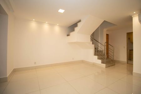 Apartamento à venda com 175m², 3 quartos e 2 vagas Apartamento à venda com 175m², 3 quartos e 2 vagasSala
