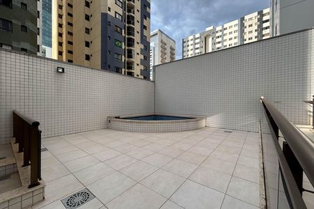 Apartamento à venda com 175m², 3 quartos e 2 vagas Apartamento à venda com 175m², 3 quartos e 2 vagasÁrea comum - Piscina