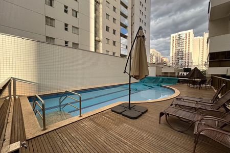 Apartamento à venda com 175m², 3 quartos e 2 vagas Apartamento à venda com 175m², 3 quartos e 2 vagasÁrea comum - Piscina