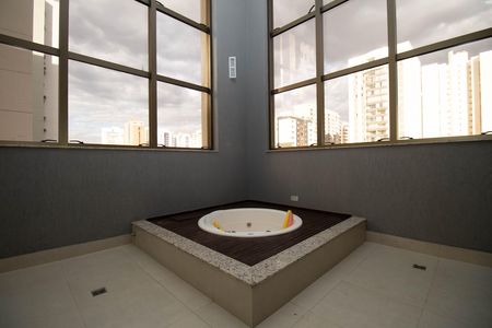 Apartamento à venda com 175m², 3 quartos e 2 vagas Apartamento à venda com 175m², 3 quartos e 2 vagasSacada