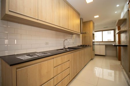 Apartamento à venda com 175m², 3 quartos e 2 vagas Apartamento à venda com 175m², 3 quartos e 2 vagasCozinha e Área de Serviço