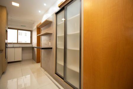 Apartamento à venda com 175m², 3 quartos e 2 vagas Apartamento à venda com 175m², 3 quartos e 2 vagasCozinha e Área de Serviço