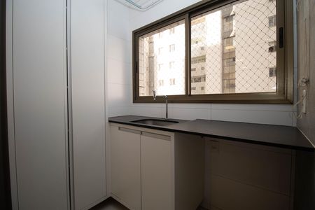 Apartamento à venda com 175m², 3 quartos e 2 vagas Apartamento à venda com 175m², 3 quartos e 2 vagasCozinha e Área de Serviço