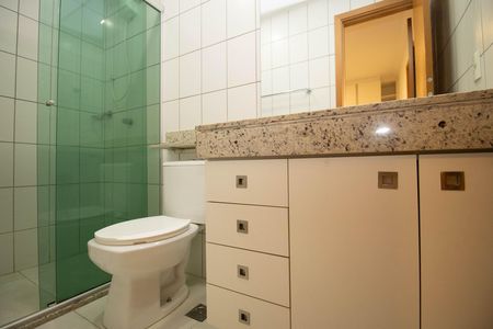 Apartamento à venda com 175m², 3 quartos e 2 vagas Apartamento à venda com 175m², 3 quartos e 2 vagasBanheiro da Suíte1