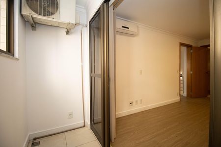 Apartamento à venda com 175m², 3 quartos e 2 vagas Apartamento à venda com 175m², 3 quartos e 2 vagasSacada