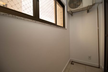 Apartamento à venda com 175m², 3 quartos e 2 vagas Apartamento à venda com 175m², 3 quartos e 2 vagasSacada