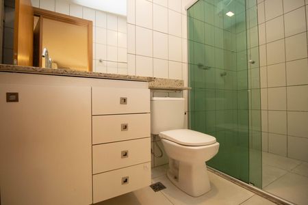 Apartamento à venda com 175m², 3 quartos e 2 vagas Apartamento à venda com 175m², 3 quartos e 2 vagasBanheiro da Suíte 3