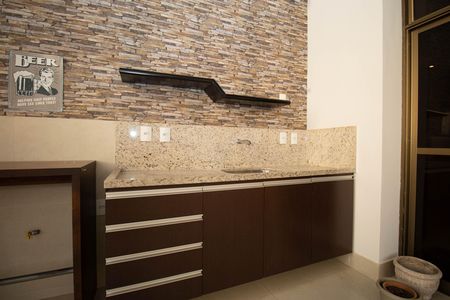 Apartamento à venda com 175m², 3 quartos e 2 vagas Apartamento à venda com 175m², 3 quartos e 2 vagasSacada