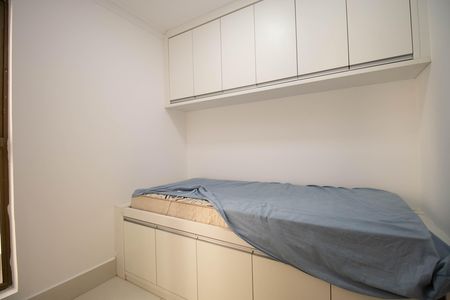 Apartamento à venda com 175m², 3 quartos e 2 vagas Apartamento à venda com 175m², 3 quartos e 2 vagasQuarto de Serviço