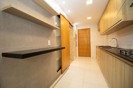 Apartamento à venda com 175m², 3 quartos e 2 vagas Apartamento à venda com 175m², 3 quartos e 2 vagasCozinha e Área de Serviço