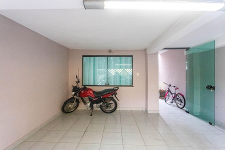 Garagem  de casa à venda com 2 quartos, 80m² em Casa Grande, Diadema