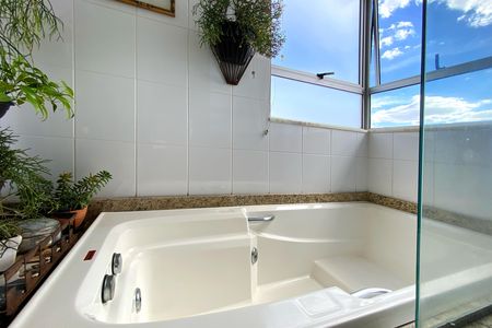 Banheiro da Suíte 1 de apartamento para alugar com 3 quartos, 160m² em Buritis, Belo Horizonte