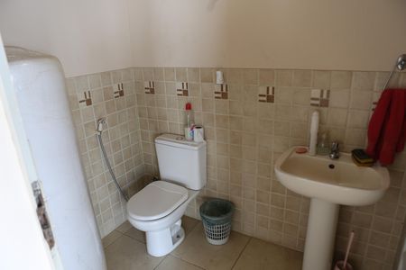 Casa para alugar com 360m², 5 quartos e 3 vagasBanheiro 2
