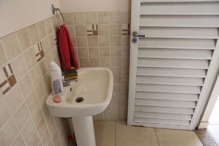 Casa para alugar com 360m², 5 quartos e 3 vagasBanheiro 2