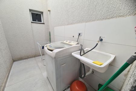 Área de Serviço de apartamento para alugar com 2 quartos, 63m² em Vila Ivg, São Paulo
