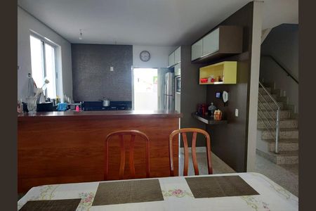 Casa à venda com 5 quartos, 279m² em Castelo, Belo Horizonte