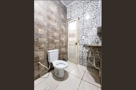 Banheiro 2 de casa para alugar com 3 quartos, 200m² em Sarandi, Porto Alegre