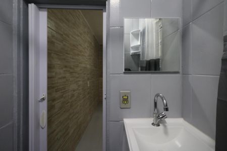 Banheiro de casa para alugar com 1 quarto, 20m² em Centro, Diadema