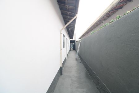 Quintal lateral de casa para alugar com 2 quartos, 125m² em Jardim Angelina, São Paulo