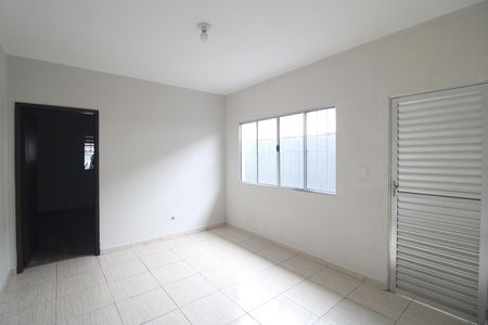 Sala de casa para alugar com 2 quartos, 125m² em Jardim Angelina, São Paulo