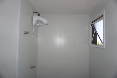 Banheiro de apartamento para alugar com 2 quartos, 52m² em Jardim de Lourdes, Embu das Artes