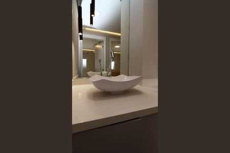 Banheiro de apartamento para alugar com 2 quartos, 39m² em Cidade Jardim, São Paulo