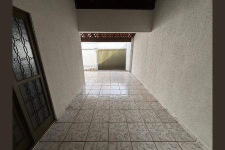 Área comum de casa para alugar com 3 quartos, 300m² em Santa Mônica, Uberlândia