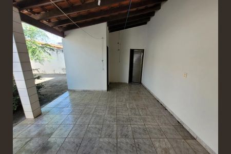 Casa para alugar com 3 quartos, 300m² em Santa Mônica, Uberlândia