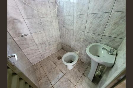 Banheiro social de casa para alugar com 3 quartos, 300m² em Santa Mônica, Uberlândia