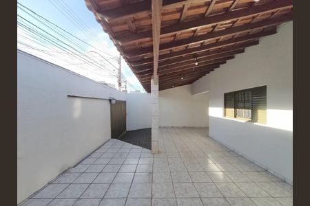 Casa para alugar com 3 quartos, 300m² em Santa Mônica, Uberlândia