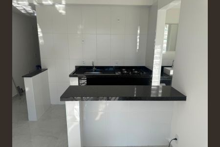 Cozinha de apartamento à venda com 2 quartos, 39m² em Jardim Maringa, São Paulo