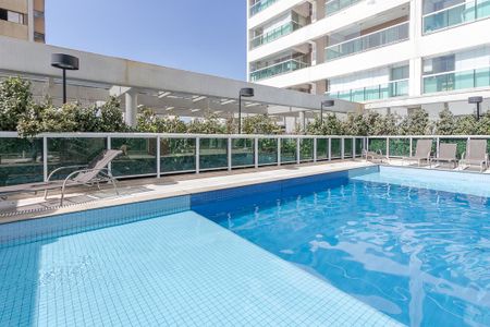 Studio à venda com 34m², 1 quarto e 1 vaga Studio à venda com 34m², 1 quarto e 1 vagaPiscina