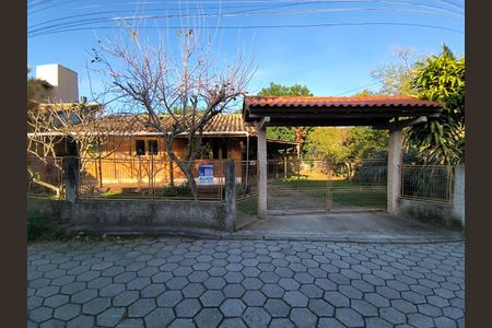 Fachada de casa para alugar com 2 quartos, 390m² em Rio Tavares, Florianópolis