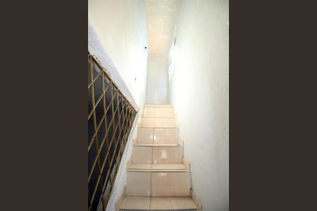 Sala - Escada de casa para alugar com 2 quartos, 40m² em Jardim América, Rio de Janeiro
