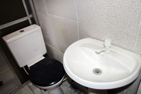 Casa para alugar com 40m², 2 quartos e sem vagaBanheiro social