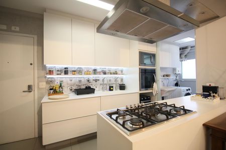 Cozinha de apartamento à venda com 2 quartos, 72m² em Vila Andrade, São Paulo