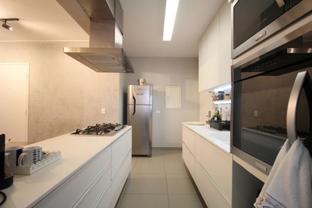 Cozinha de apartamento à venda com 2 quartos, 72m² em Vila Andrade, São Paulo