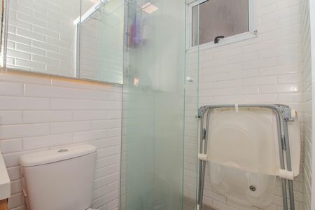 Banheiro da Suíte de apartamento para alugar com 3 quartos, 67m² em Humaitá, Porto Alegre