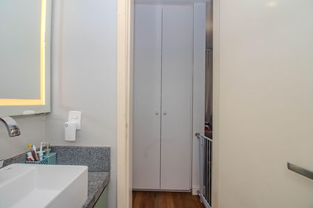 Apartamento à venda com 67m², 3 quartos e 1 vaga Apartamento à venda com 67m², 3 quartos e 1 vagaBanheiro Social