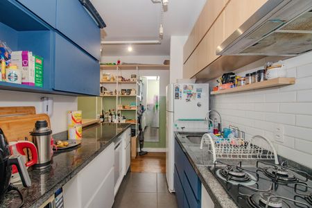 Cozinha e Área de Serviço de apartamento para alugar com 3 quartos, 67m² em Humaitá, Porto Alegre