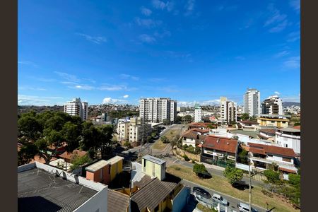 Apartamento para alugar com 4 quartos, 200m² em Palmares, Belo Horizonte