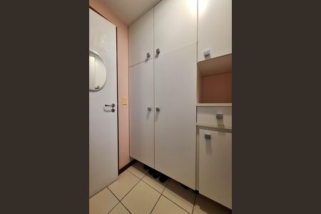 Apartamento à venda com 150m², 3 quartos e 2 vagas Apartamento à venda com 150m², 3 quartos e 2 vagasQuarto de Serviço