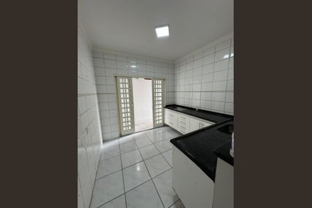 Casa para alugar com 210m², 2 quartos e 2 vagas Casa para alugar com 210m², 2 quartos e 2 vagasCozinha