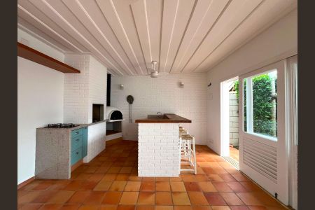 Casa à venda com 171m², 3 quartos e 4 vagas Casa à venda com 171m², 3 quartos e 4 vagasÁrea Gourmet