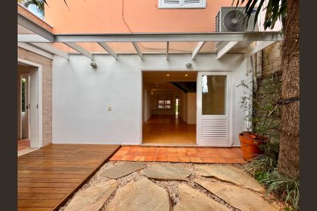 Casa à venda com 171m², 3 quartos e 4 vagas Casa à venda com 171m², 3 quartos e 4 vagasQuintal