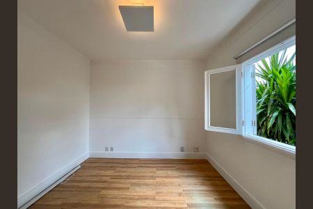 Casa à venda com 171m², 3 quartos e 4 vagas Casa à venda com 171m², 3 quartos e 4 vagasSuíte